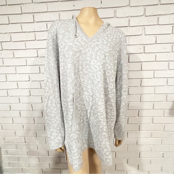 Chico’s Gray Silver Leopard Print Hoodie - Picture 5 of 8